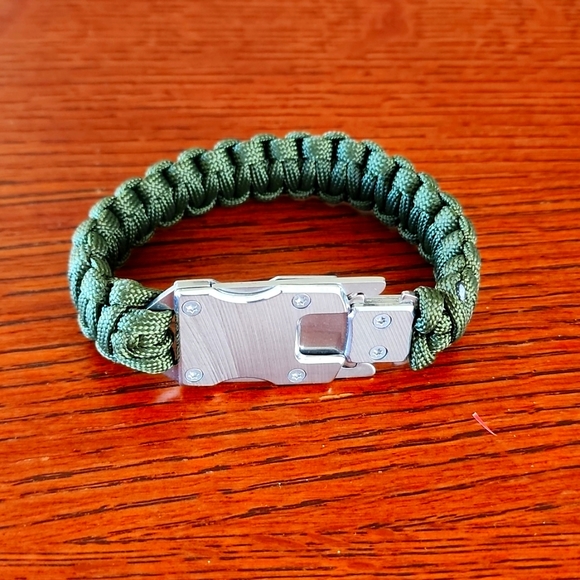 Tactical bracelet - Picture 1 of 3